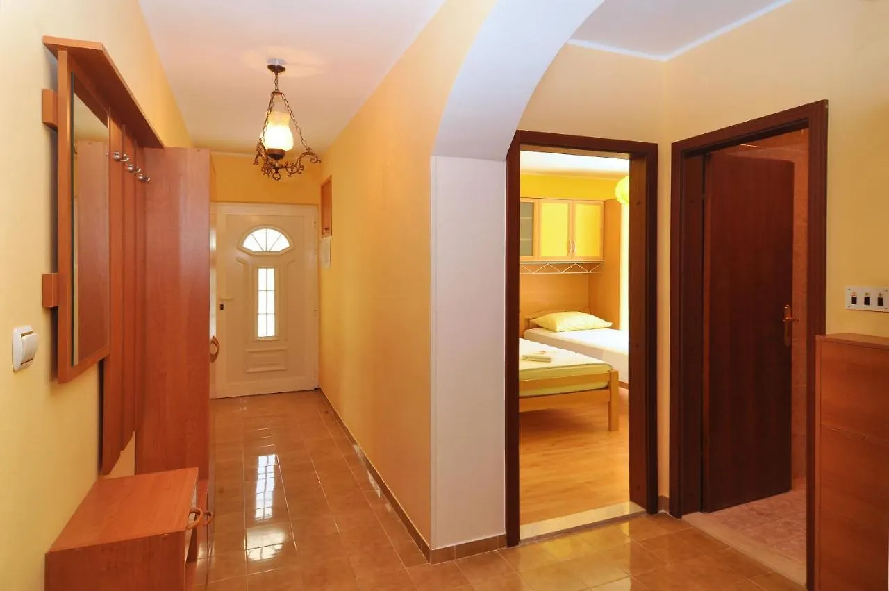 Apartment Spacious 100M2 Apt W Big Terrace & Great Sea View Slatine